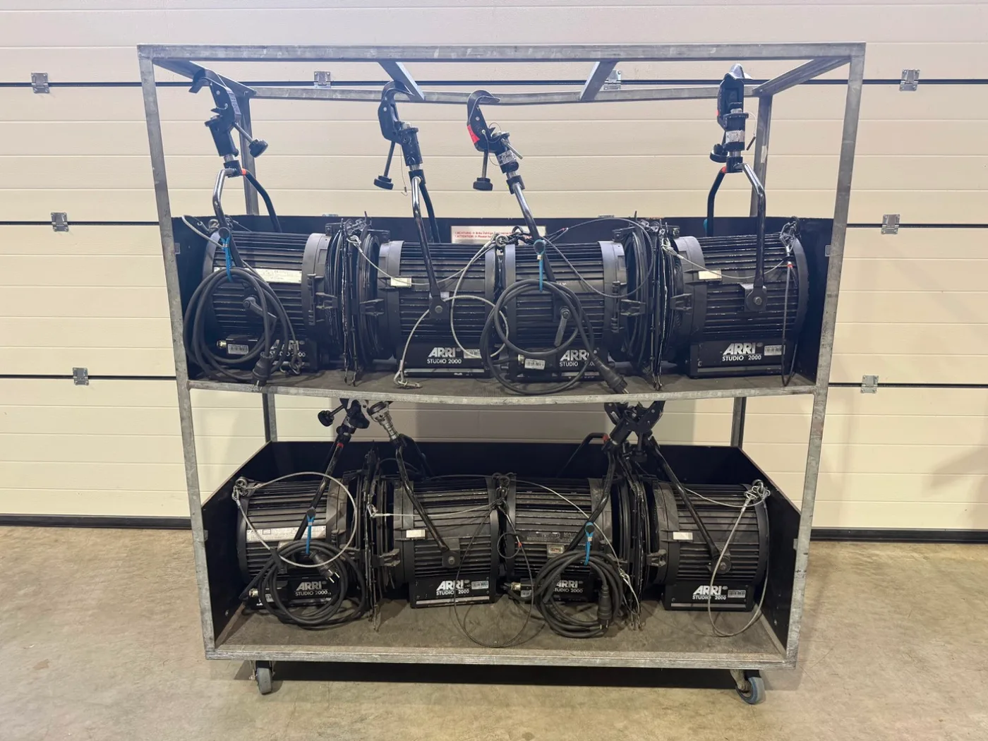 8 × ARRI Studio 2000 im Dolly